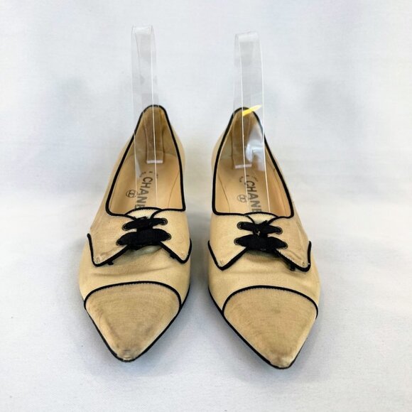 CHANEL Vintage Beige Black Kitten Heels Pumps $1200 - Picture 3 of 11